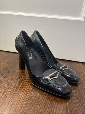 Classic Navy Women's Vintage Tod’s Leather Heels with Silver Accent